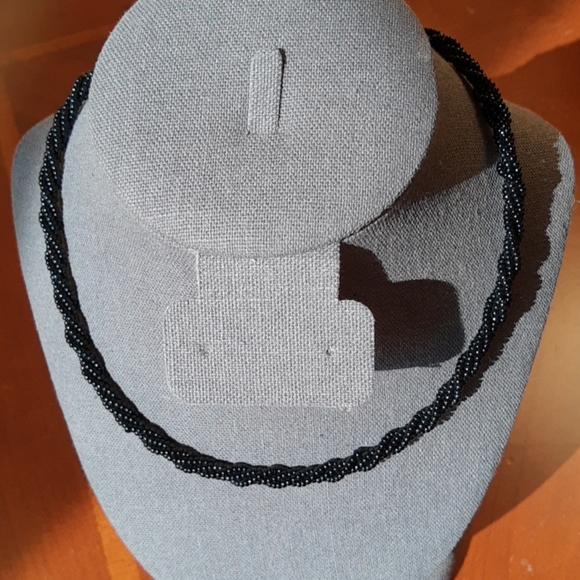 Black twisted beaded necklace.📿 - Picture 2 of 4